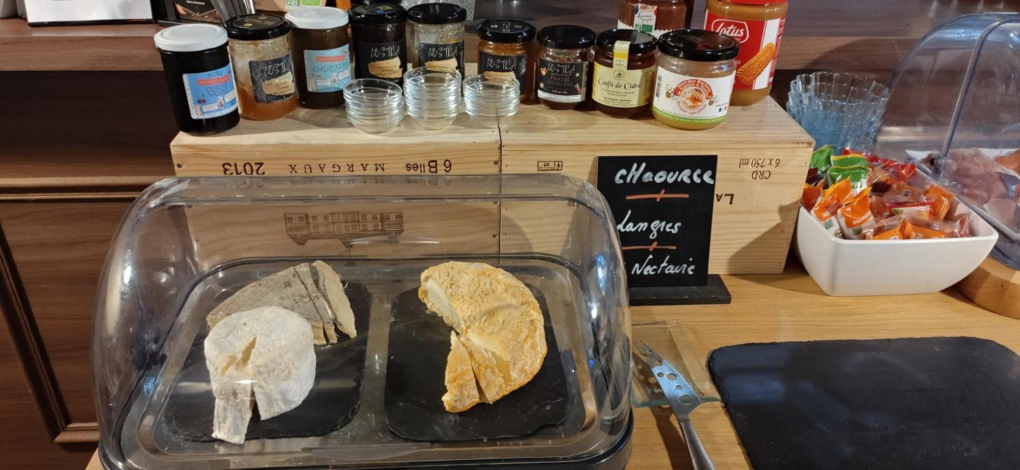 ホテル Logis Le Saint Hubert Haybes エクステリア 写真